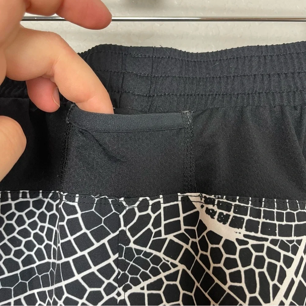 Champion Women's Black and White Patterned Workout Shorts Size L - Picture 5 of 8